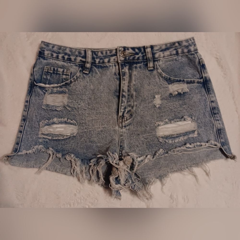 SHEIN distressed denim shorts size 4